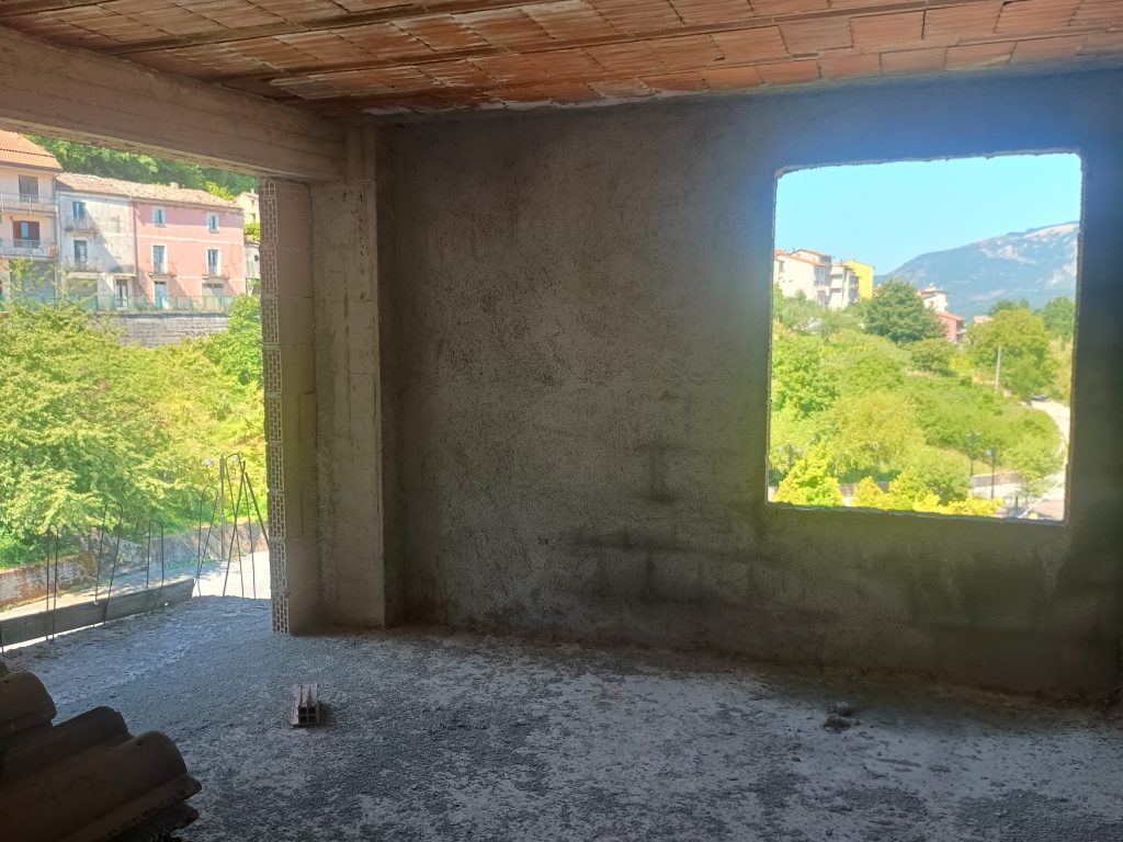 Casa indipendente con garage nel centro urbano (via Scasci, 24)