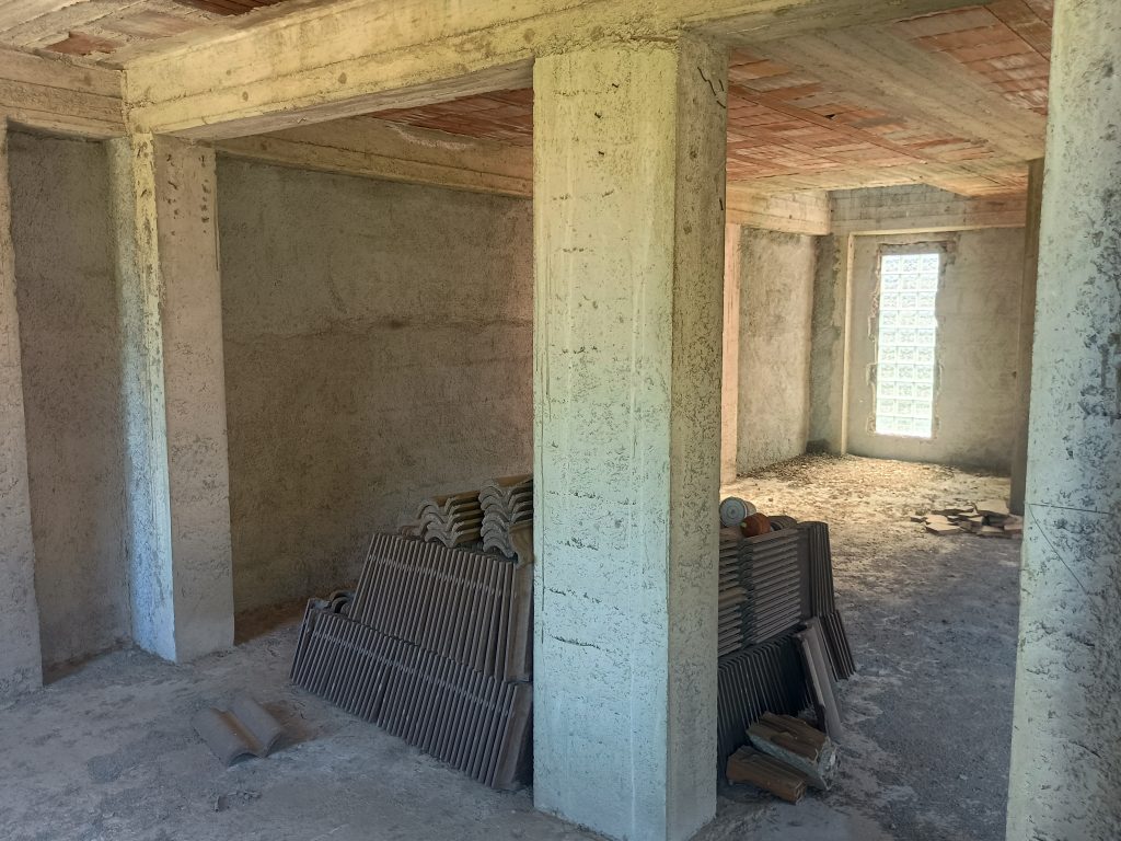 Casa indipendente con garage nel centro urbano (via Scasci, 24)