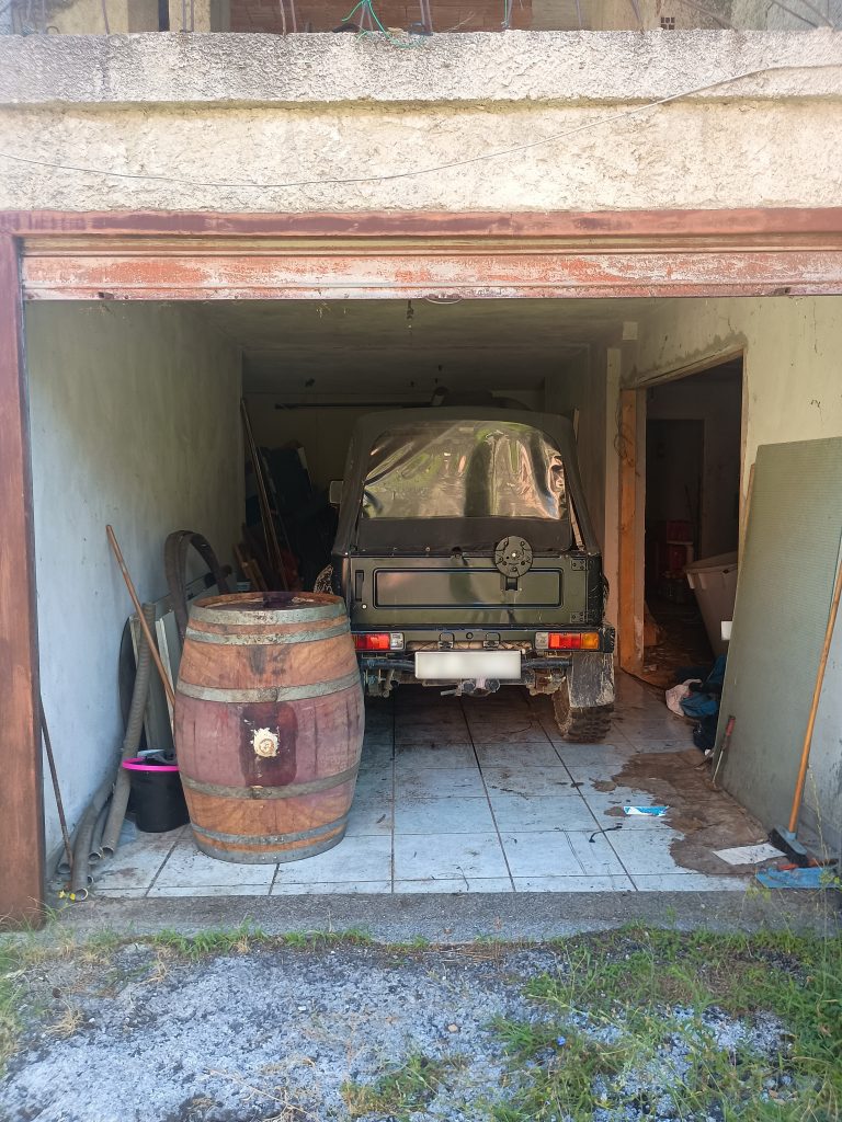 Casa indipendente con garage nel centro urbano (via Scasci, 24)