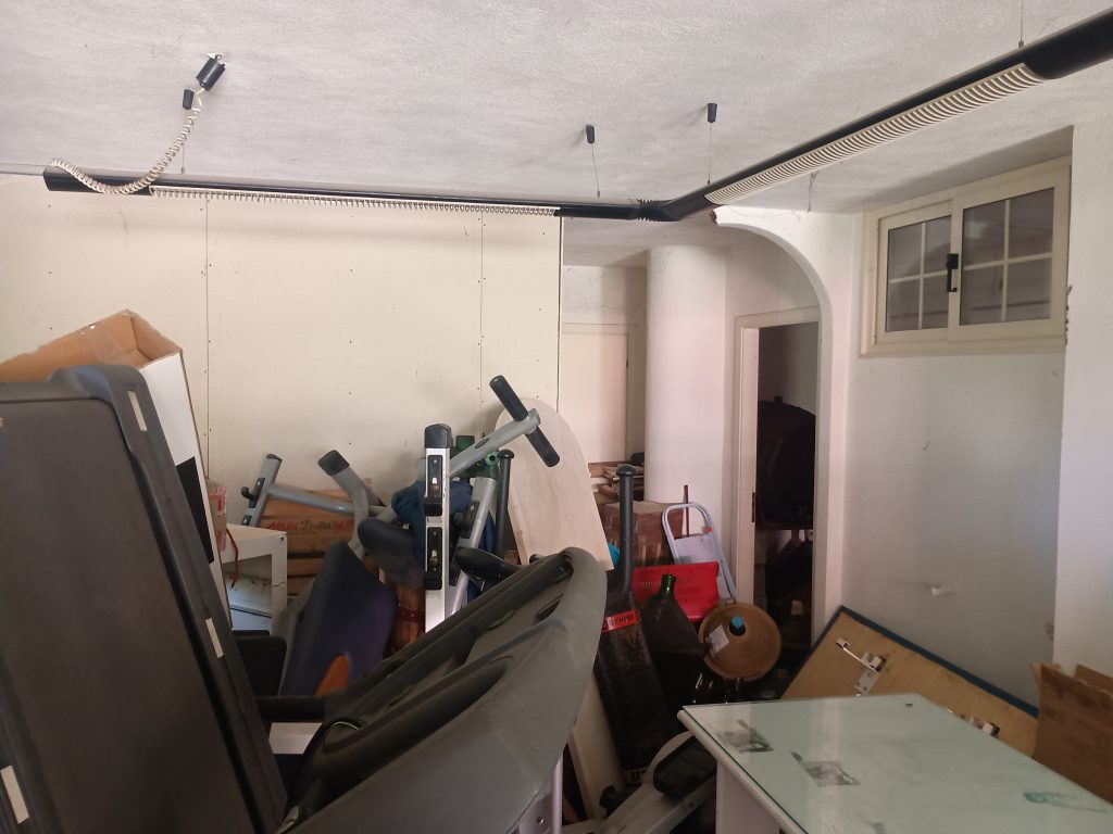 Casa indipendente con garage nel centro urbano (via Scasci, 24)