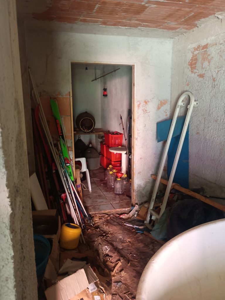 Casa indipendente con garage nel centro urbano (via Scasci, 24)