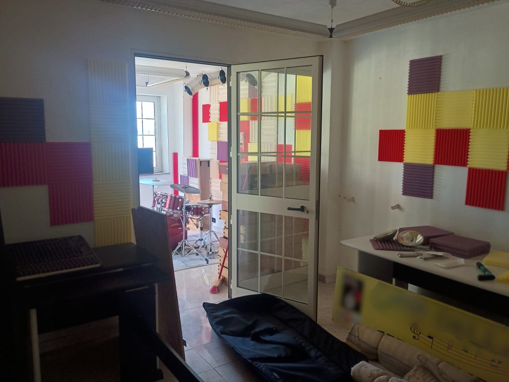 Casa indipendente con garage nel centro urbano (via Scasci, 24)