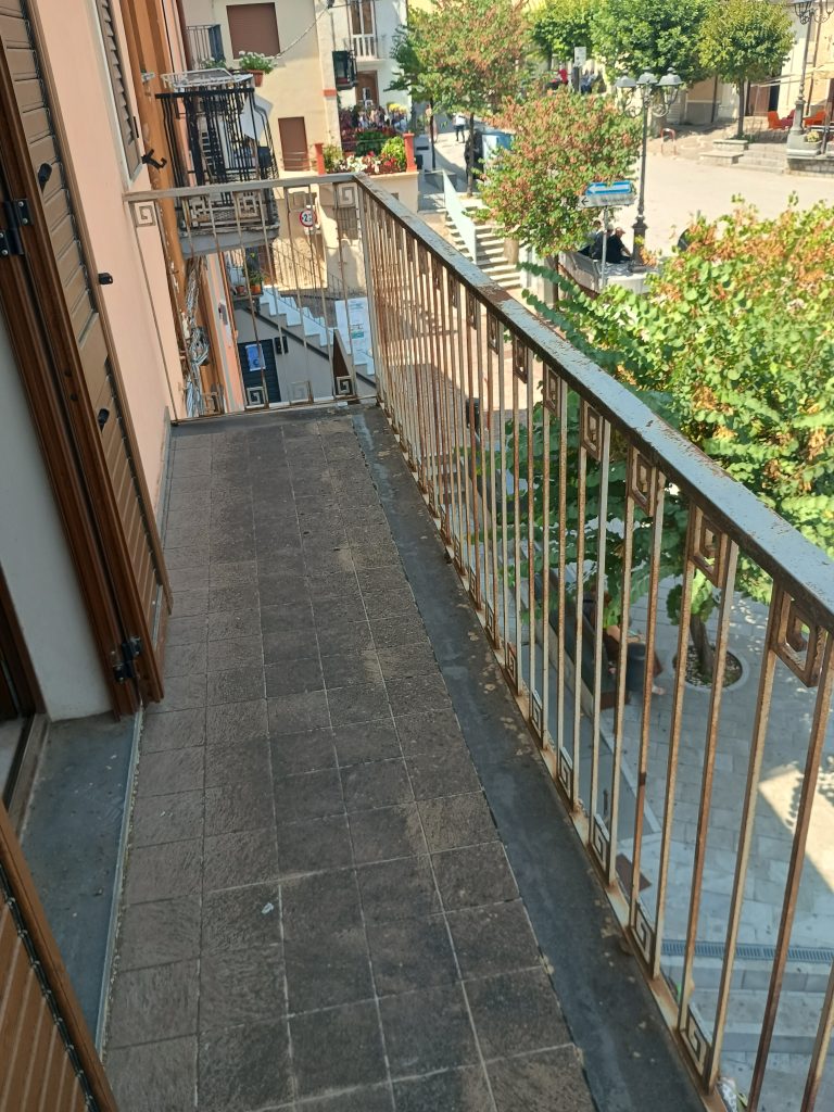 Detached house with terrace in the urban centre (piazza Umberto I°, 7 i.2)