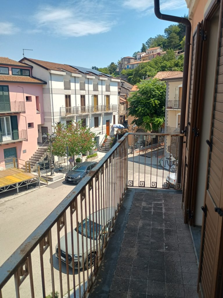 Detached house with terrace in the urban centre (piazza Umberto I°, 7 i.2)