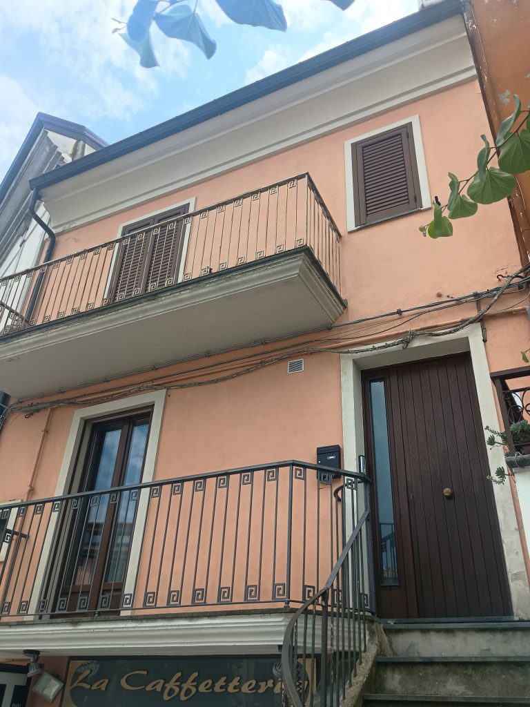 Detached house with terrace in the urban centre (piazza Umberto I°, 7 i.2)