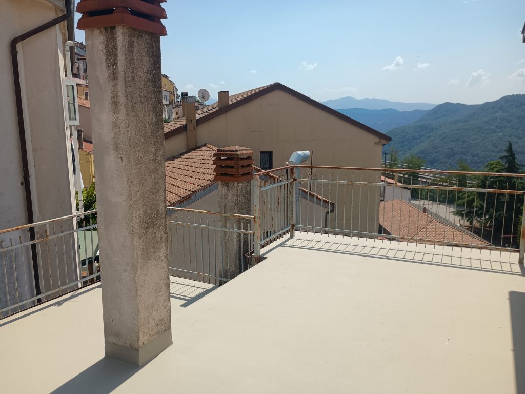 Detached house with terrace in the urban centre (piazza Umberto I°, 7 i.2)