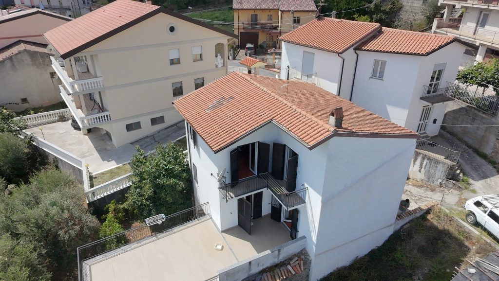 Detached house with terrace, land and garage (via Angelo Diego, 56 A/B)