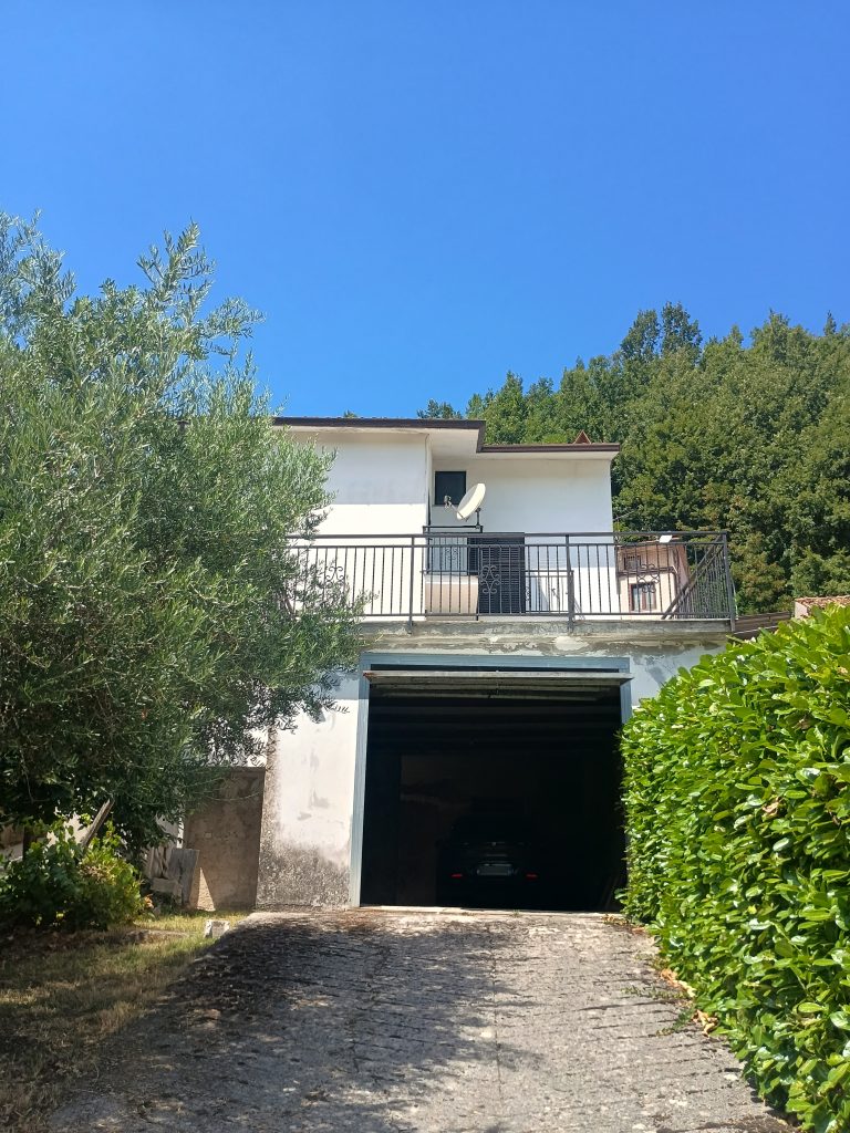 Detached house with terrace, land and garage (via Angelo Diego, 56 A/B)