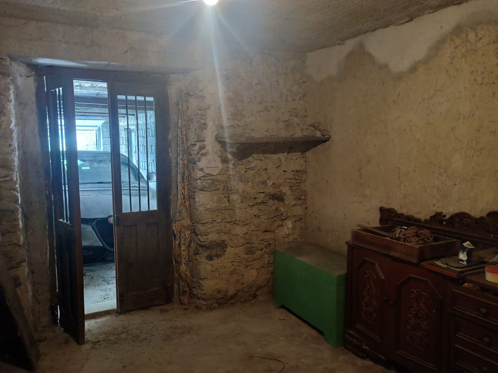 Detached house with terrace, land and garage (via Angelo Diego, 56 A/B)