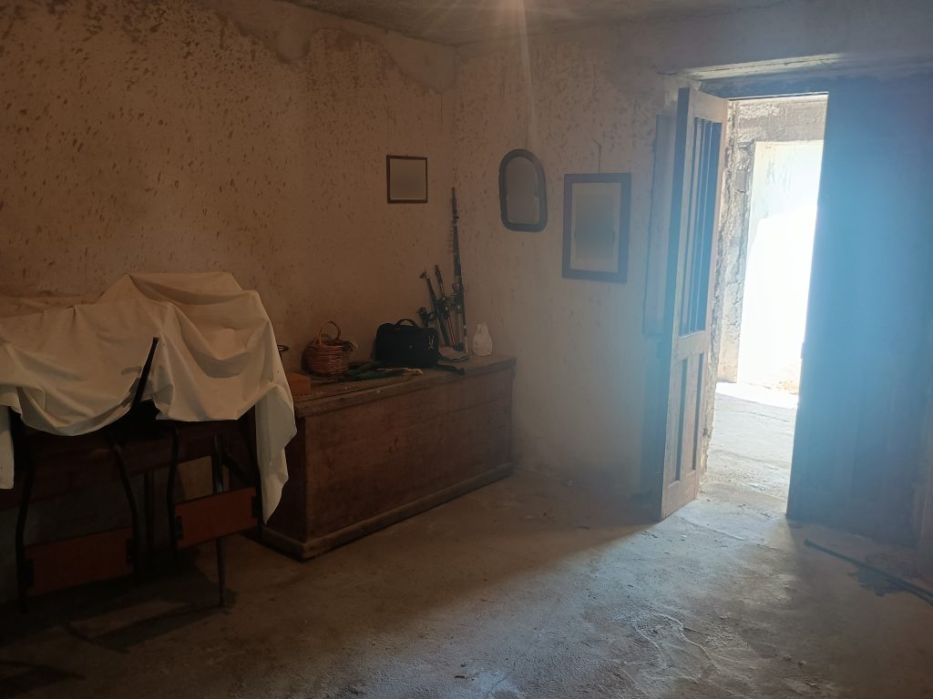 Detached house with terrace, land and garage (via Angelo Diego, 56 A/B)