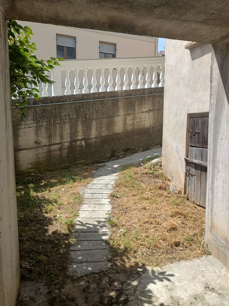 Detached house with terrace, land and garage (via Angelo Diego, 56 A/B)