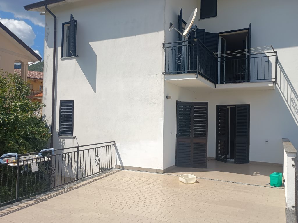 Detached house with terrace, land and garage (via Angelo Diego, 56 A/B)