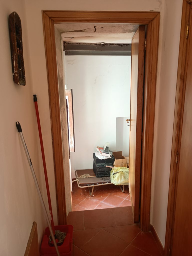 Detached house with terrace, land and garage (via Angelo Diego, 56 A/B)