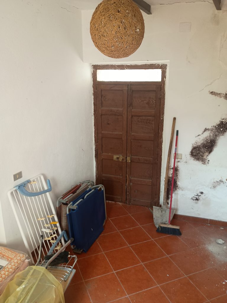 Detached house with terrace, land and garage (via Angelo Diego, 56 A/B)