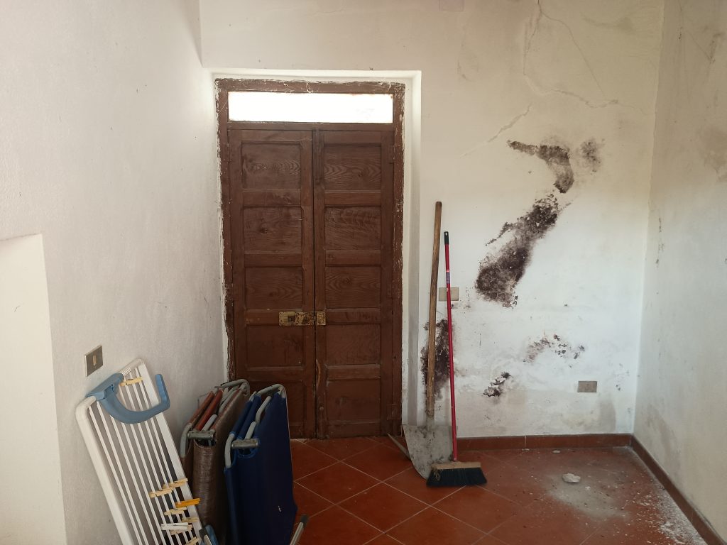 Detached house with terrace, land and garage (via Angelo Diego, 56 A/B)
