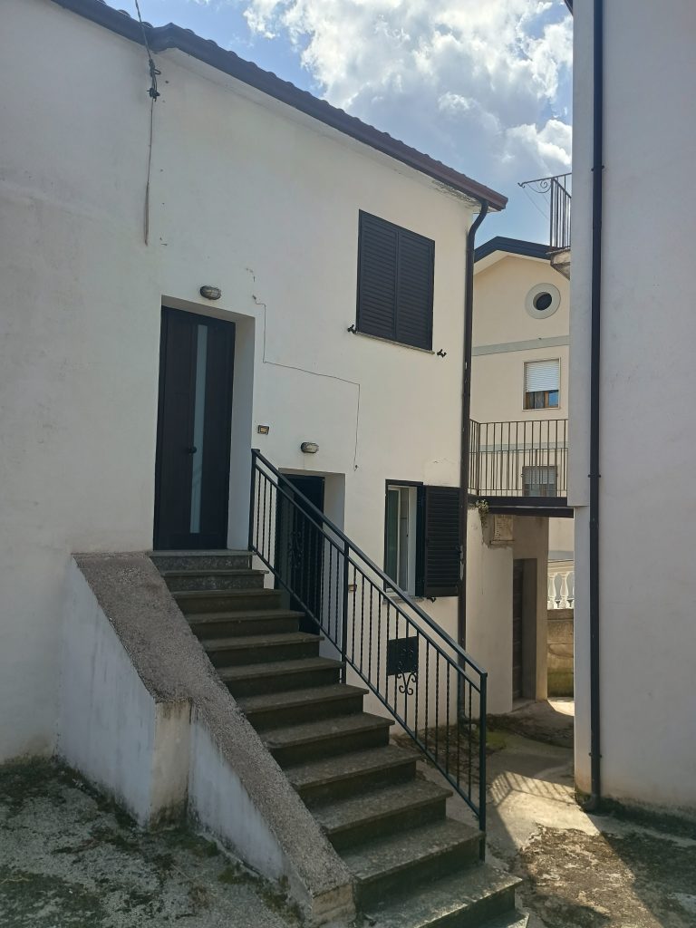 Detached house with terrace, land and garage (via Angelo Diego, 56 A/B)