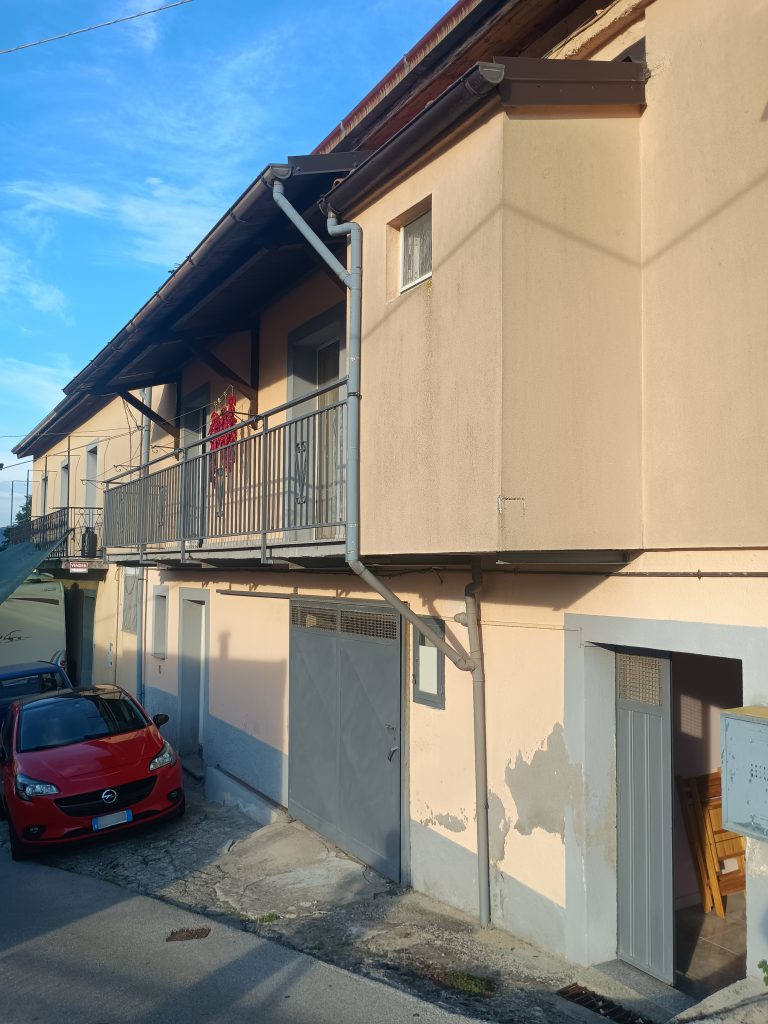 Detached house with garage (via Maturo, 130)