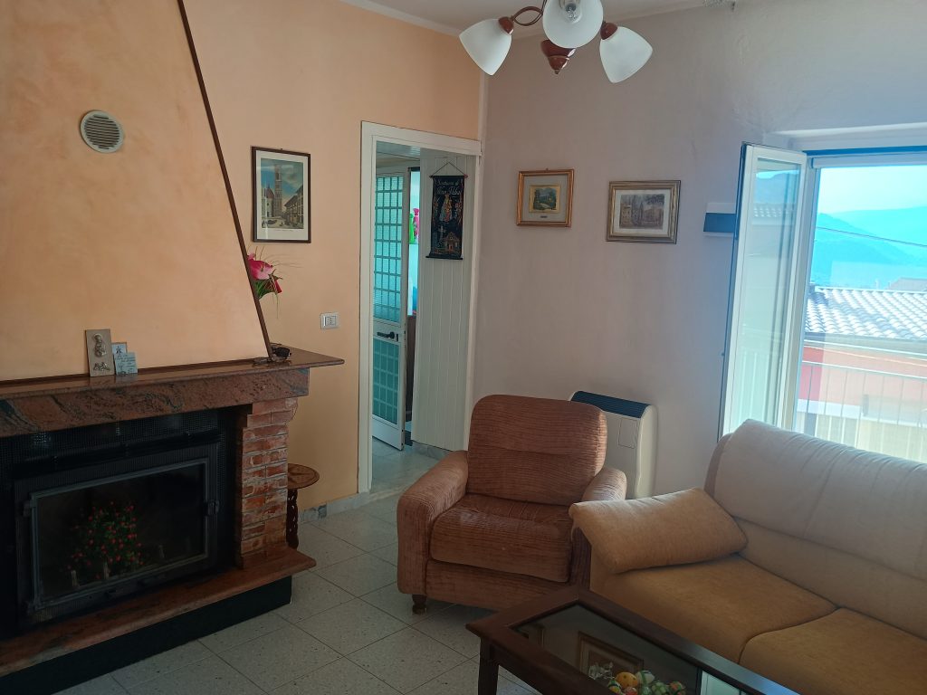 Detached house with garage (via Maturo, 130)