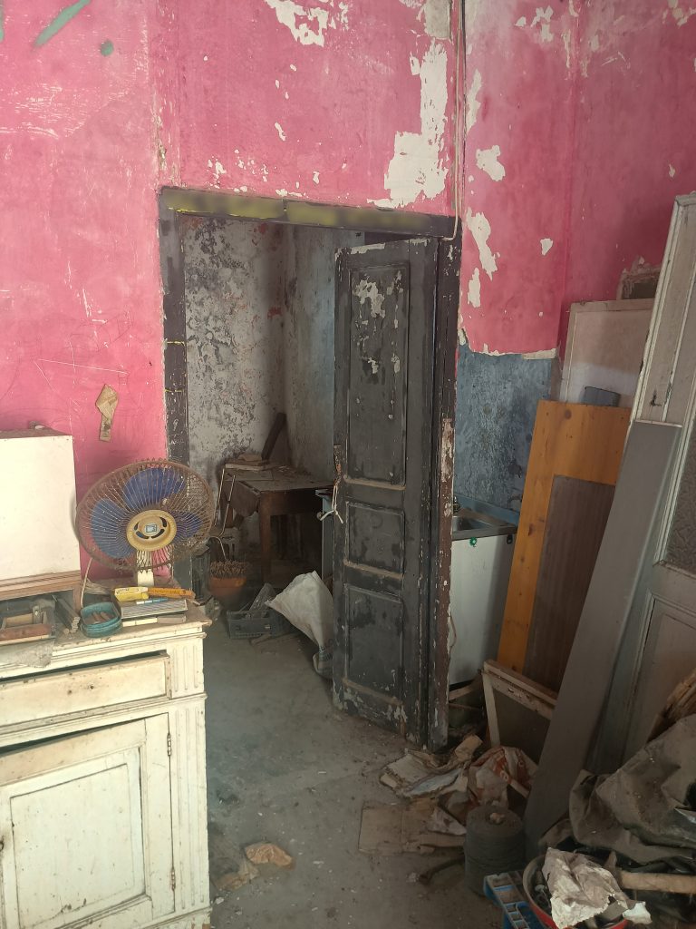 Casa indipendente con terreno nel centro urbano (via Alfieri, 12)