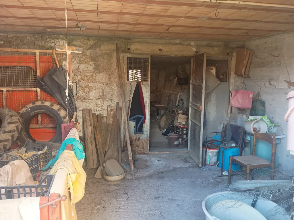 Casa indipendente con terreno nel centro urbano (via Alfieri, 12)