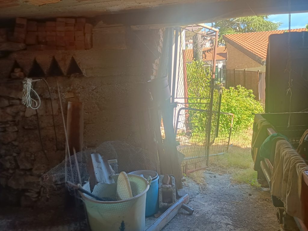 Casa indipendente con terreno nel centro urbano (via Alfieri, 12)
