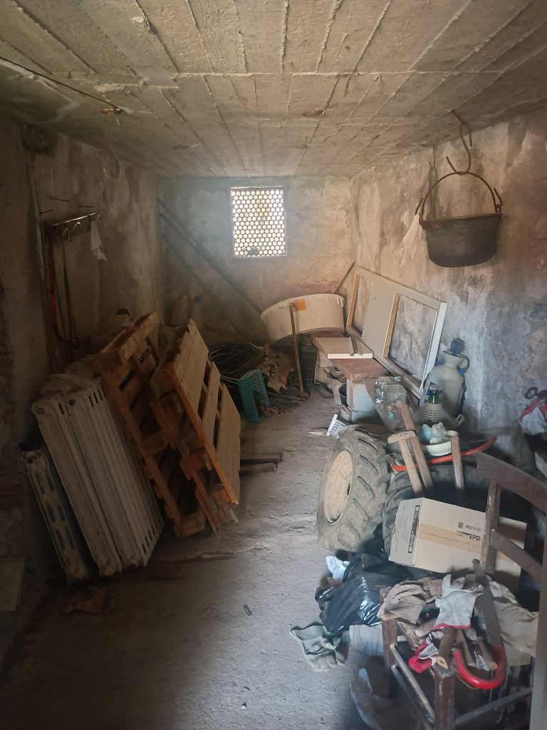 Casa indipendente con terreno nel centro urbano (via Alfieri, 12)
