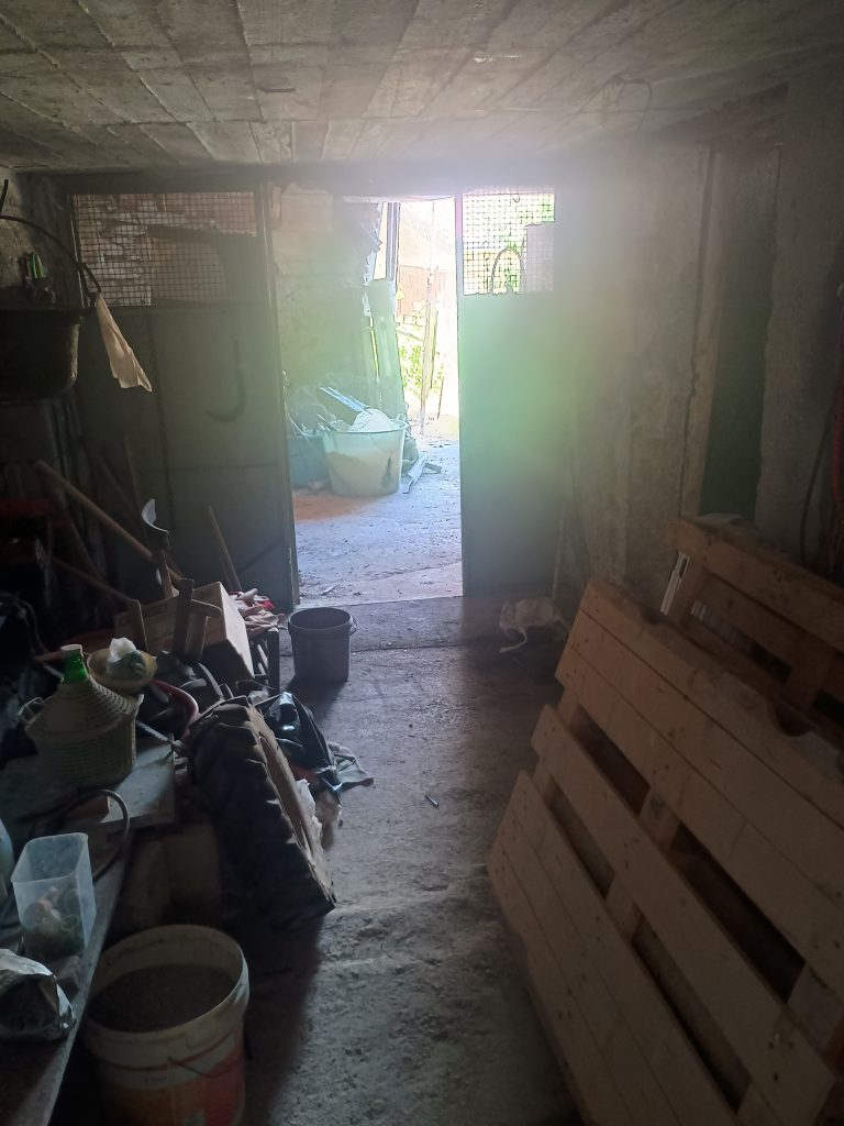 Casa indipendente con terreno nel centro urbano (via Alfieri, 12)