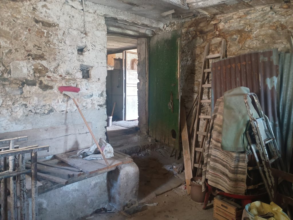 Casa indipendente con terreno nel centro urbano (via Alfieri, 12)