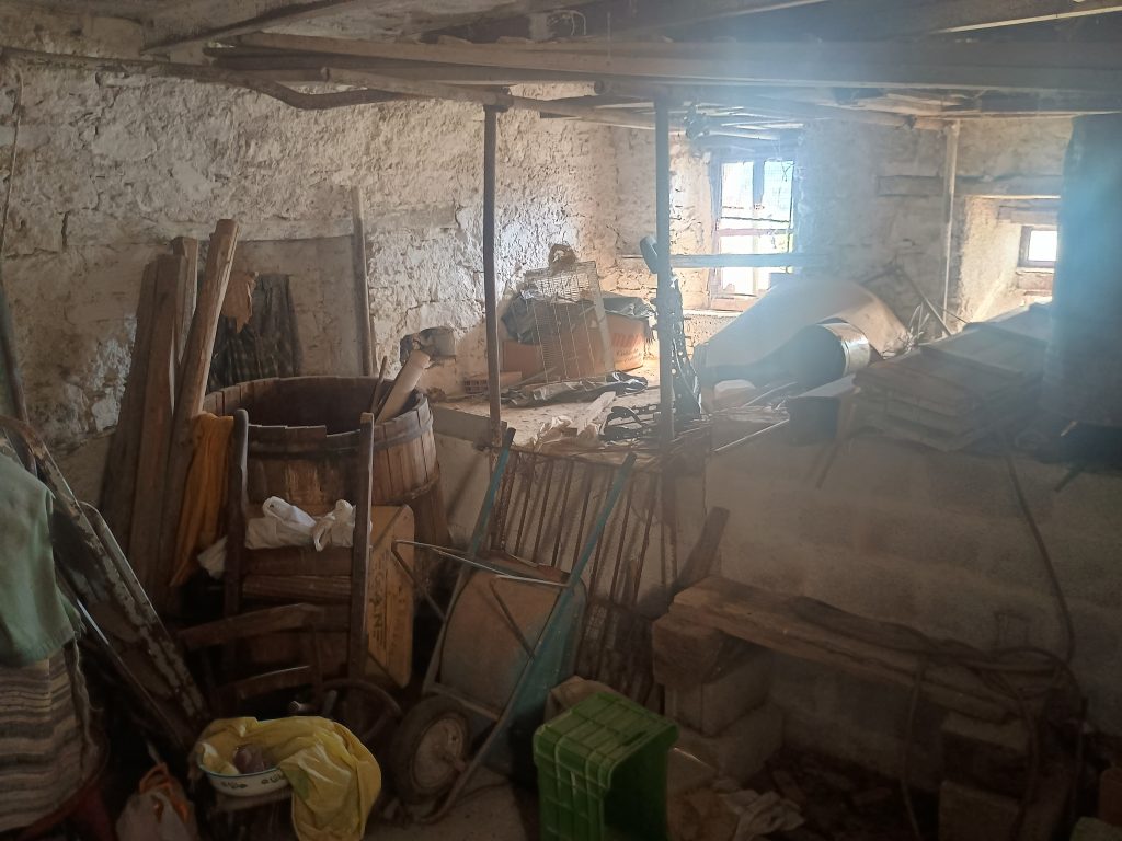 Casa indipendente con terreno nel centro urbano (via Alfieri, 12)