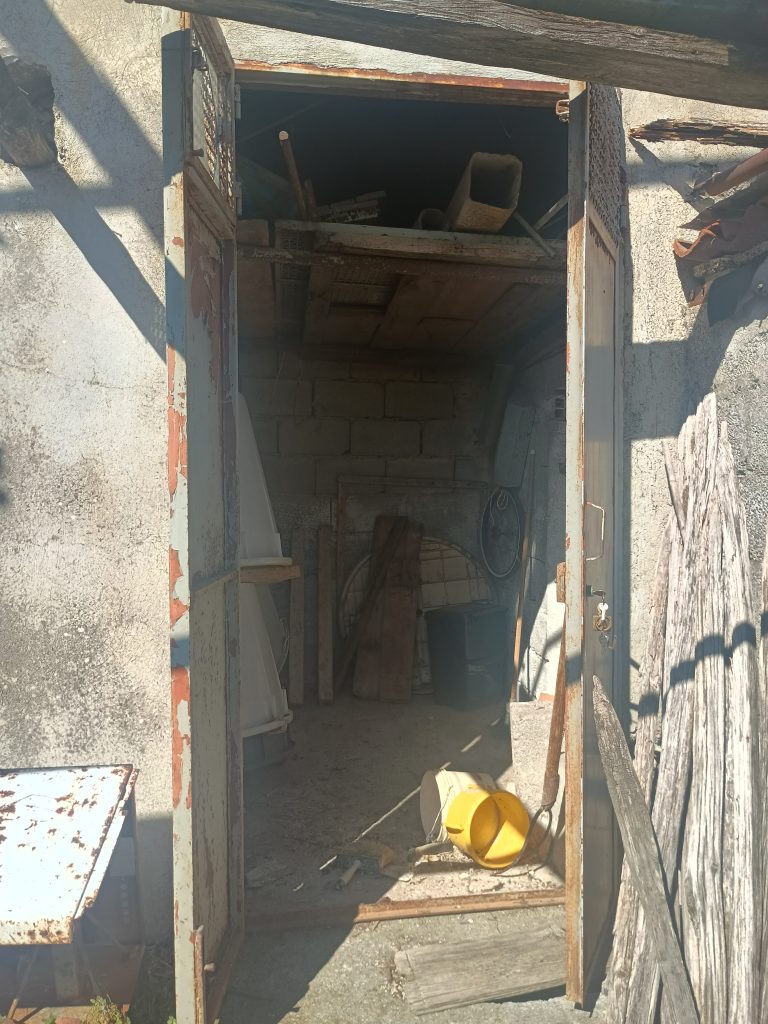 Casa indipendente con terreno nel centro urbano (via Alfieri, 12)