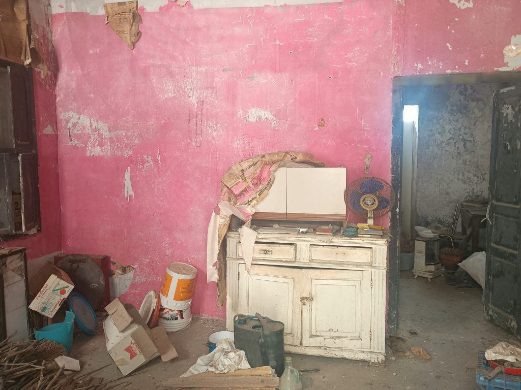 Casa indipendente con terreno nel centro urbano (via Alfieri, 12)