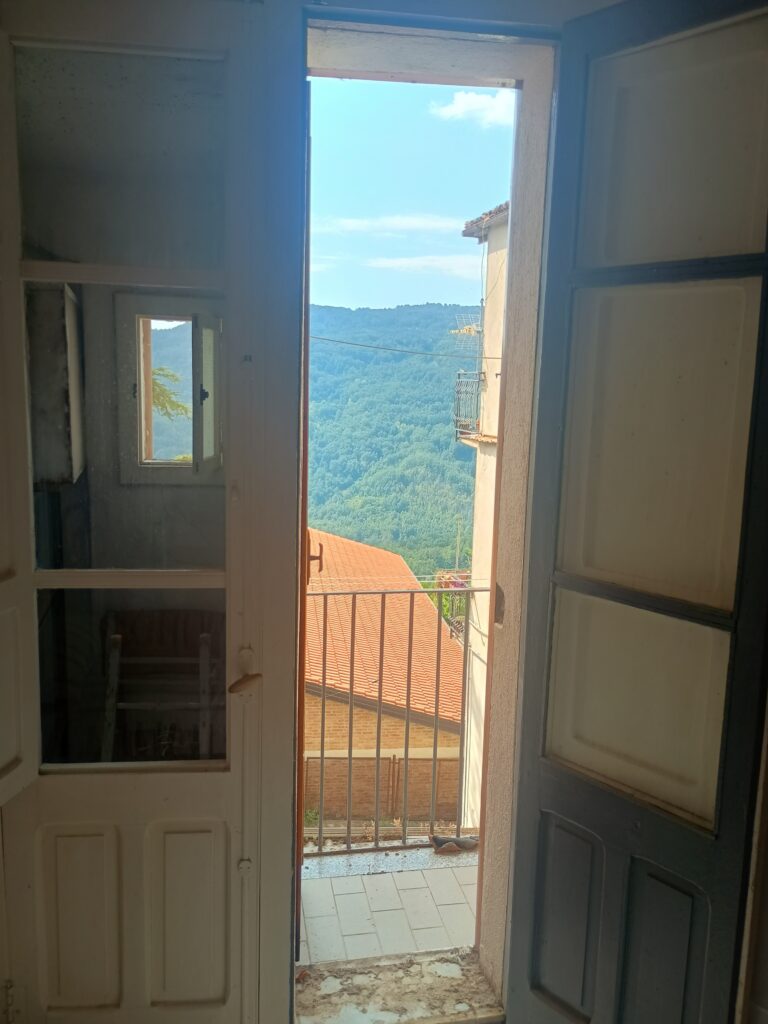 Detached house in the urban centre (via Roma, 41)