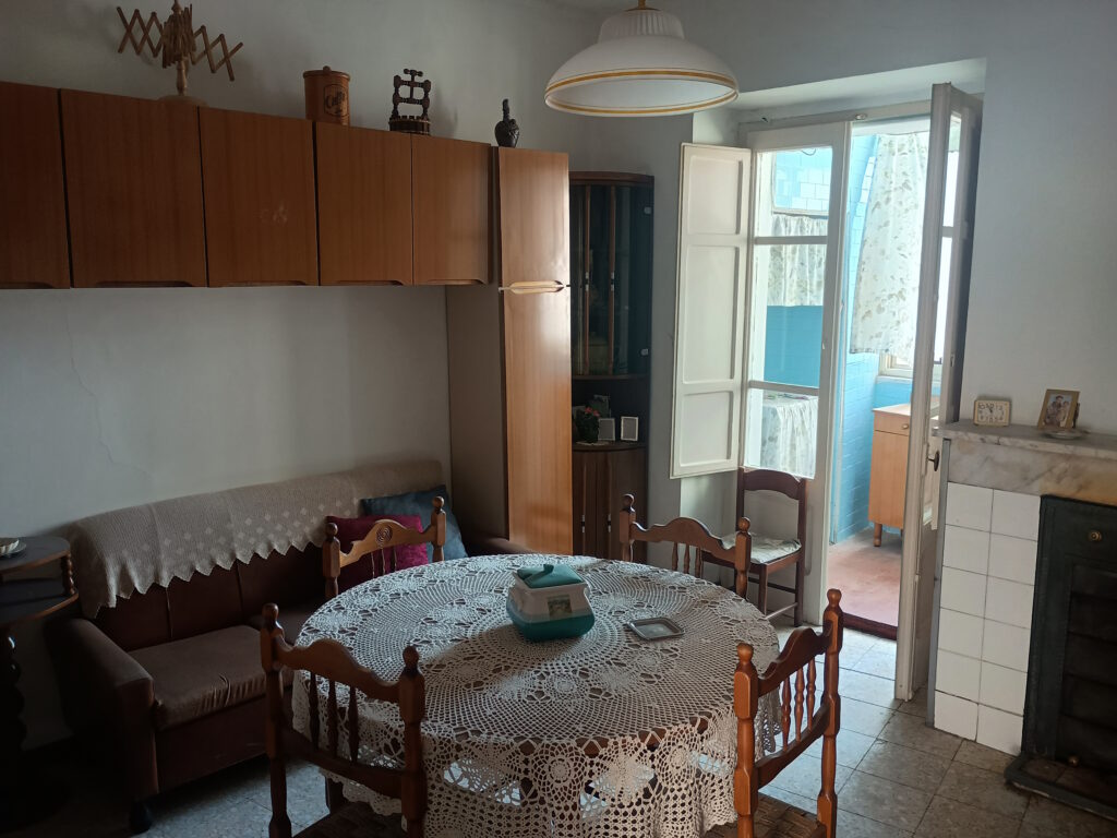 Detached house in the urban centre (via Roma, 41)