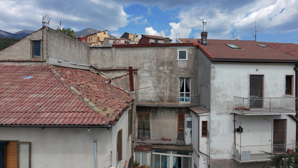 Detached house in the urban centre (via Roma, 41)
