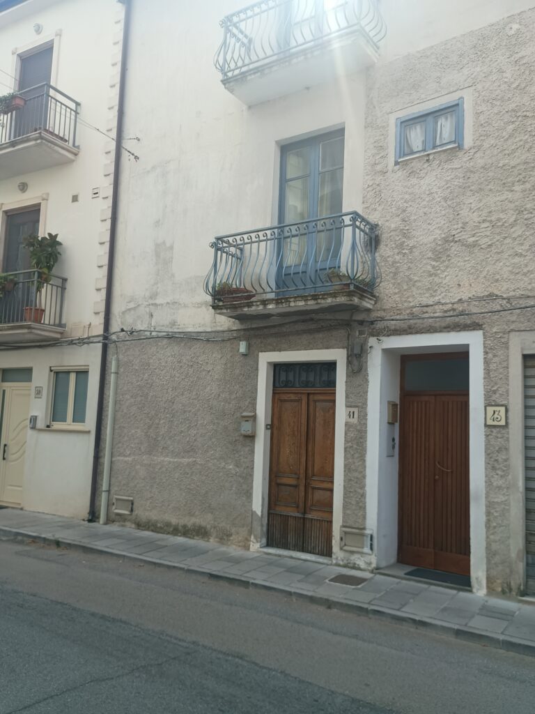 Detached house in the urban centre (via Roma, 41)