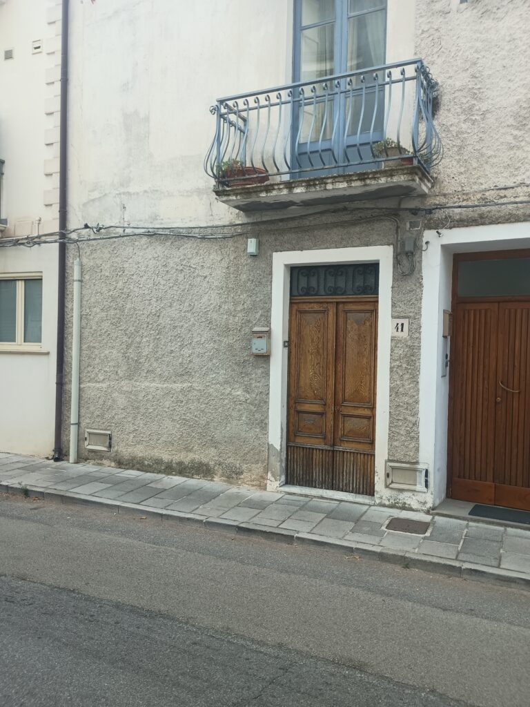 Detached house in the urban centre (via Roma, 41)